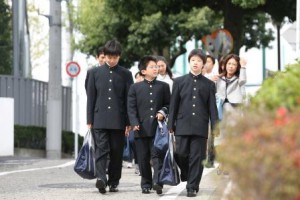 緊張の面持ちでの初登校