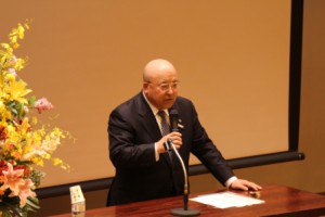 生徒に向けて語られる田川氏